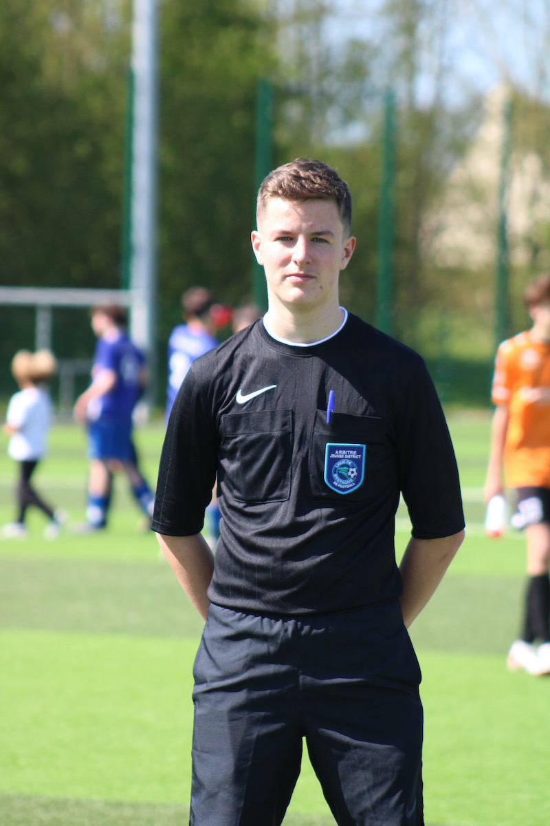 Yannaël Lebreton, jeune arbitre du FC Mordelles.